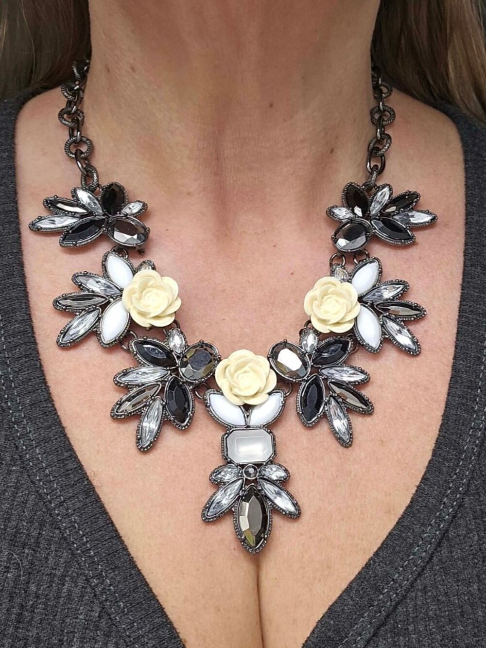 VNTG Joan Rivers Roses Necklace Black & White Rhinestones, Lucite Black Metal